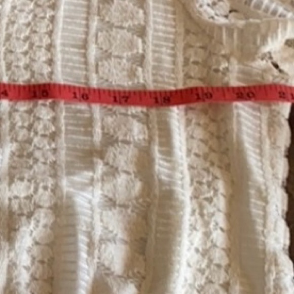 Hummingbird crocheted top with butterfly sleeves - EUC - Picture 7 of 7